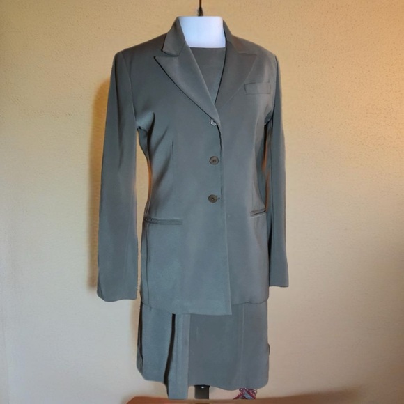 Iris Singer Collection Executive Suit - size 8 - Picture 1 of 7